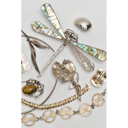 170 - AN ASSORTMENT OF SILVER AND WHITE METAL JEWELLERY, to include a very large dragon fly silver and aba... 