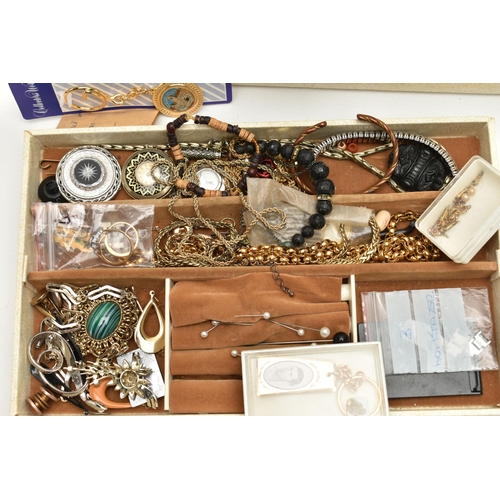 189 - A JEWELLERY BOX WITH CONTENTS AND A WOODEN TRAY OF EARRINGS, the cream jewellery box containing asso... 