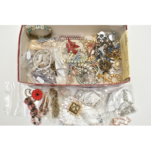 191 - ASSORTED SILVER AND COSTUME JEWELLERY, to include a silver wavy bangle hallmarked Sheffield, a yello... 