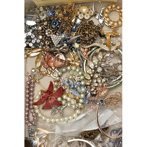 191 - ASSORTED SILVER AND COSTUME JEWELLERY, to include a silver wavy bangle hallmarked Sheffield, a yello... 