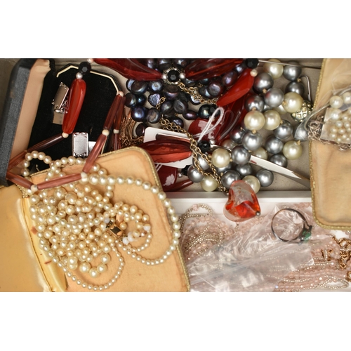 192 - A BOX OF ASSORTED JEWELLERY, to include two 'Ciro' imitation pearl necklaces, fitted with yellow met... 