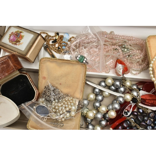 192 - A BOX OF ASSORTED JEWELLERY, to include two 'Ciro' imitation pearl necklaces, fitted with yellow met... 