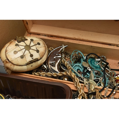 196 - A BOX OF ASSORTED ITEMS, to include chain necklaces, bangles, beaded necklaces, rings and trinket bo... 