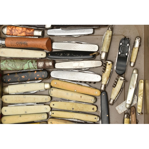 198 - A TRAY OF ASSORTED POCKET KNIVES AND TOOLS, to include nine small pocket knives, thirty-six mid-size... 