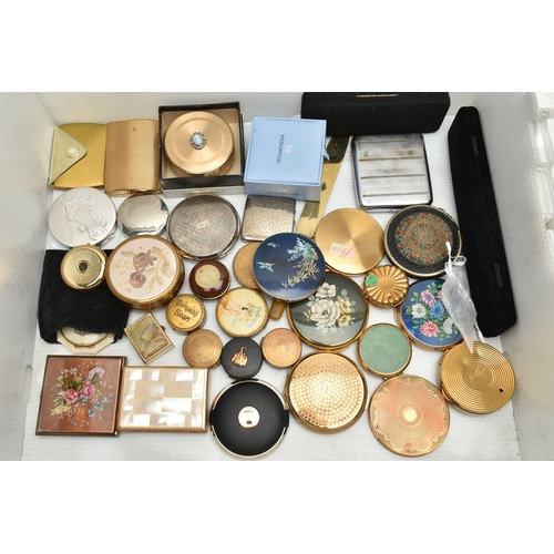 203 - A BOX OF ASSORTED COMPACTS AND TRINKET BOXES, various designs, names to include 'Stratton, Zenette, ... 