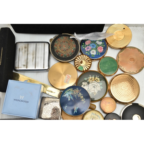 203 - A BOX OF ASSORTED COMPACTS AND TRINKET BOXES, various designs, names to include 'Stratton, Zenette, ... 