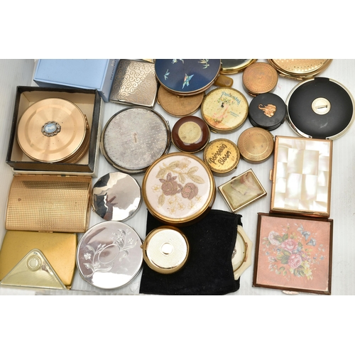 203 - A BOX OF ASSORTED COMPACTS AND TRINKET BOXES, various designs, names to include 'Stratton, Zenette, ... 