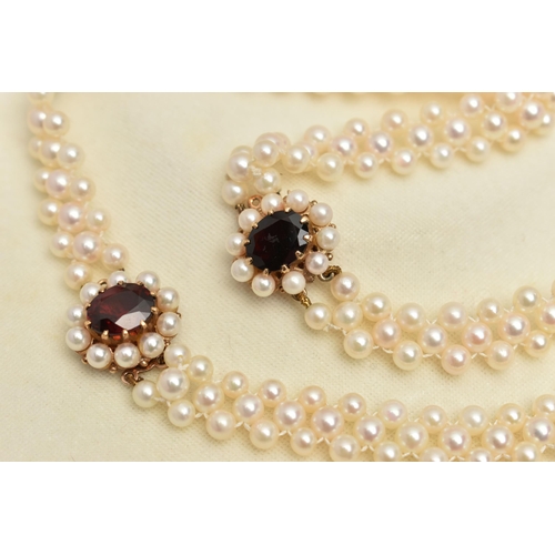 26 - A CULTURED PEARL CHOKER AND BRACELET, designed as a row of three cultured cream pearls with a pink h... 