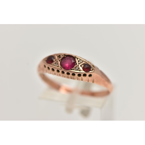 30 - AN EARLY 20TH CENTURY, 9CT ROSE GOLD RUBY AND DIAMOND BOAT RING, set with three circular cut rubies ... 