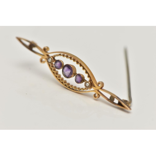 48 - AN EARLY 20TH CENTURY BROOCH, yellow metal open work brooch set with three circular cut amethysts an... 