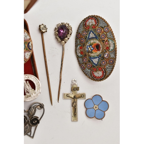 59 - AN ASSORTMENT OF JEWELLERY, to include two early 20th century paste stick pins, two micro mosaic bro... 