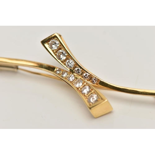 7 - AN 18CT GOLD DIAMOND BROOCH, cross over style bar brooch, set with two rows of graduated round brill... 