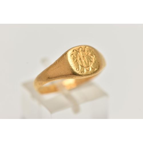 129 - A 22CT GOLD SIGNET RING, monogram engraving to the head, hallmarked 22ct Birmingham 1939, approximat... 