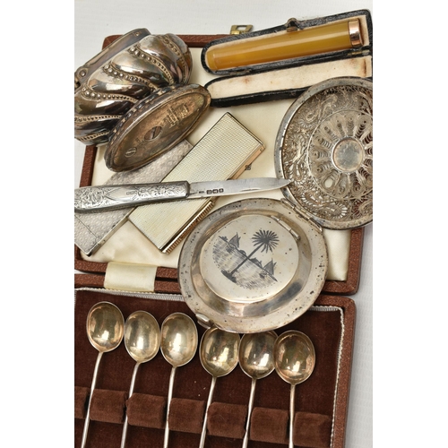 259 - A SELECTION OF ITEMS, to include a cased yellow Bakelite cheroot fitted with a yellow metal collar s... 