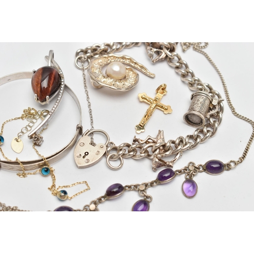 63 - AN ASSORTMENT OF SILVER AND WHITE METAL JEWELLERY, to include a silver curb link bracelet, fitted wi... 