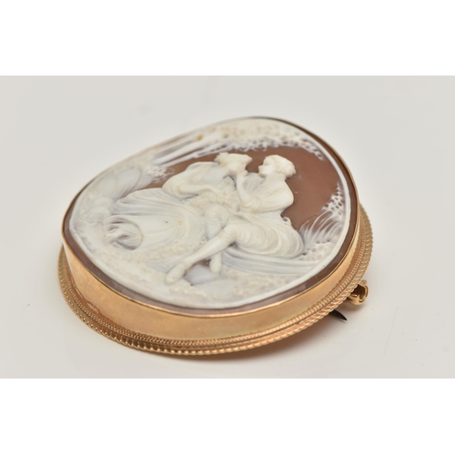 85 - A 9CT GOLD CAMEO BROOCH, of a circular form, carved shell cameo depicting a couple scene, collet set... 