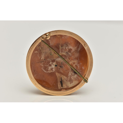 85 - A 9CT GOLD CAMEO BROOCH, of a circular form, carved shell cameo depicting a couple scene, collet set... 