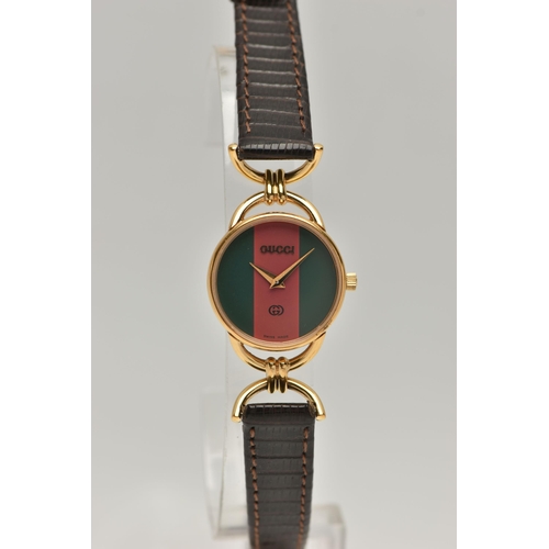 90 - A 'GUCCI' WRISTWATCH, quartz movement, red and green round dial, signed 'Gucci', yellow metal case, ... 