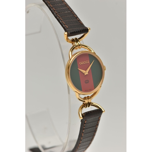 90 - A 'GUCCI' WRISTWATCH, quartz movement, red and green round dial, signed 'Gucci', yellow metal case, ... 