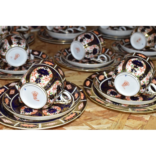 356 - A FORTY PIECE ROYAL CROWN DERBY IMARI 1128 PART TEA SET, comprising two large dished plates, a cream... 