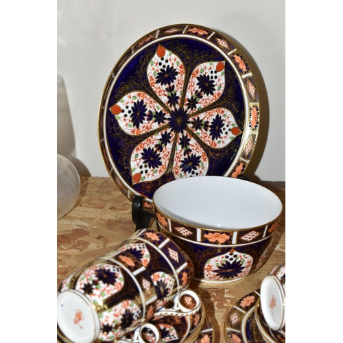 356 - A FORTY PIECE ROYAL CROWN DERBY IMARI 1128 PART TEA SET, comprising two large dished plates, a cream... 