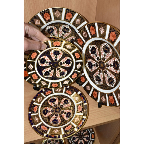 397 - SIX ROYAL CROWN DERBY IMARI 1128 PLATES, comprising two 23.5cm plates, two 18cm plates (both second ... 