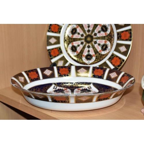 402 - TWO PIECES OF ROYAL CROWN DERBY IMARI 1128 PATTERN, comprising an oval serving bowl width 26cm x 20c... 