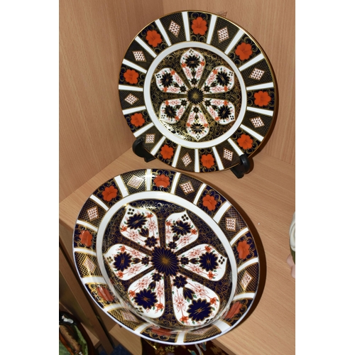 402 - TWO PIECES OF ROYAL CROWN DERBY IMARI 1128 PATTERN, comprising an oval serving bowl width 26cm x 20c... 