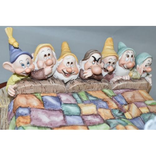 407 - A BOXED BORDER FINE ARTS/SCHMID DISNEY'S 'SNOW WHITE AND THE SEVEN DWARFS' SCULPTURE, limited editio... 