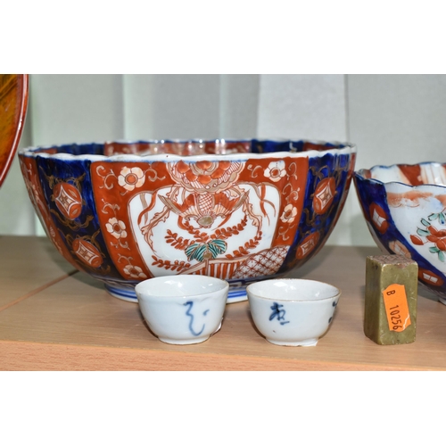 415 - A GROUP OF ORIENTAL PORCELAIN, ETC, MOSTLY LATE 19TH CENTURY JAPANESE IMARI, comprising  a pair of b... 