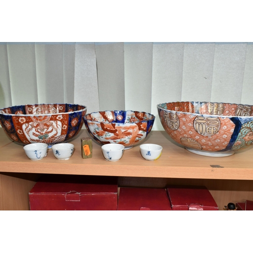 415 - A GROUP OF ORIENTAL PORCELAIN, ETC, MOSTLY LATE 19TH CENTURY JAPANESE IMARI, comprising  a pair of b... 