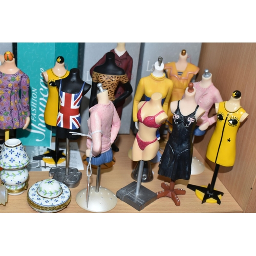 421 - A GROUP OF COLLECTABLE WORLD STUDIOS 'THE LATEST THING' FIGURES, Style Sensations, Silhouettes, Fash... 