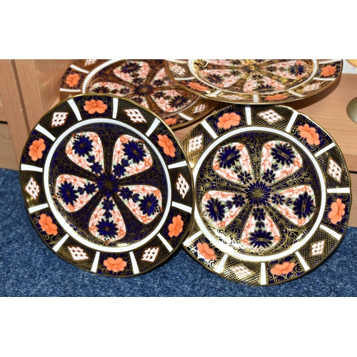 422 - EIGHT ROYAL CROWN DERBY IMARI PATTERN PLATES, date cypher 1917, diameter 15cm (8) (Condition report:... 