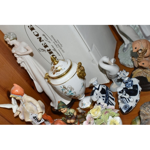 450 - A GROUP OF CERAMIC ORNAMENTS, comprising a Llado 4824  'Golfer' figure (missing golf club), a boxed ... 