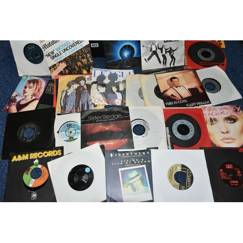 472 - A BOX OF VINYL SINGLES, over three hundred records, artists to include Elvis Presley, Adam and the A... 