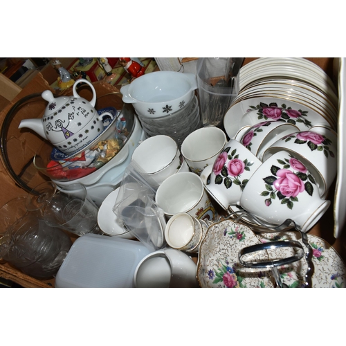 531 - A BOX AND LOOSE CERAMICS, GLASS AND SUNDRY ITEMS, to include a twenty nine piece Royal Albert Masque... 