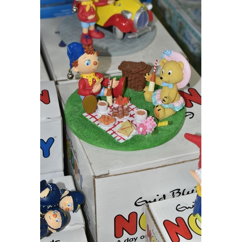 554 - A QUANTITY OF BOXED ENID BLYTON 'NODDY' COLLECTABLES, to include a Noddy Cookie jar (chip to rim), l... 