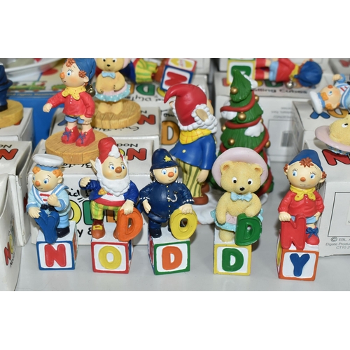 554 - A QUANTITY OF BOXED ENID BLYTON 'NODDY' COLLECTABLES, to include a Noddy Cookie jar (chip to rim), l... 