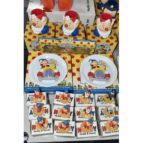 554 - A QUANTITY OF BOXED ENID BLYTON 'NODDY' COLLECTABLES, to include a Noddy Cookie jar (chip to rim), l... 