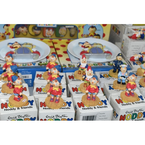 554 - A QUANTITY OF BOXED ENID BLYTON 'NODDY' COLLECTABLES, to include a Noddy Cookie jar (chip to rim), l... 