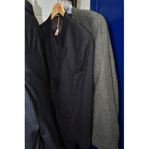 560 - EIGHT ITEMS OF MEN'S CLOTHING, comprising a Grendale pure new wool tweed jacket UK size 42 regular, ... 