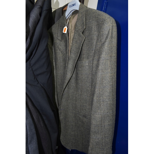 560 - EIGHT ITEMS OF MEN'S CLOTHING, comprising a Grendale pure new wool tweed jacket UK size 42 regular, ... 