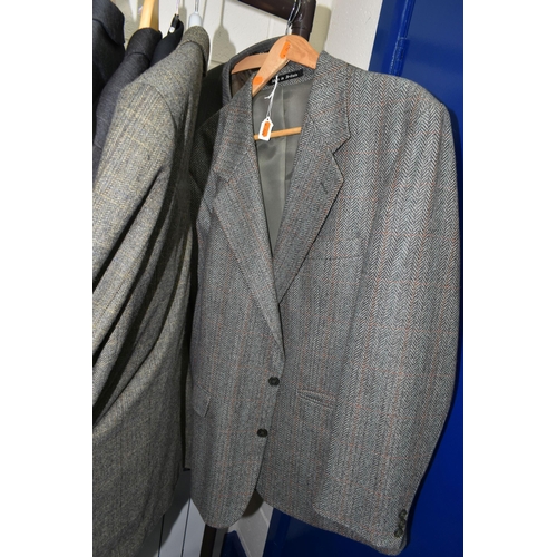 560 - EIGHT ITEMS OF MEN'S CLOTHING, comprising a Grendale pure new wool tweed jacket UK size 42 regular, ... 