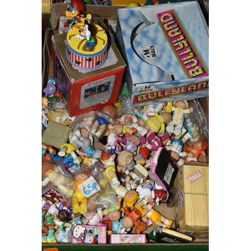 599 - A COLLECTION OF ASSORTED SMALL PLASTIC FIGURES AND COLLECTIBLES, mainly 1970's/1980's, mostly film &... 