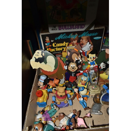 606 - A QUANTITY OF ASSORTED BOXED AND UNBOXED PLASTIC FIGURES AND COLLECTIBLES, mainly Walt Disney relate... 