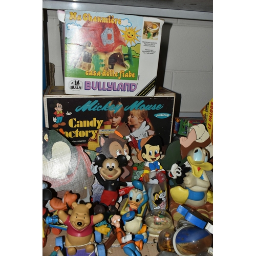 606 - A QUANTITY OF ASSORTED BOXED AND UNBOXED PLASTIC FIGURES AND COLLECTIBLES, mainly Walt Disney relate... 