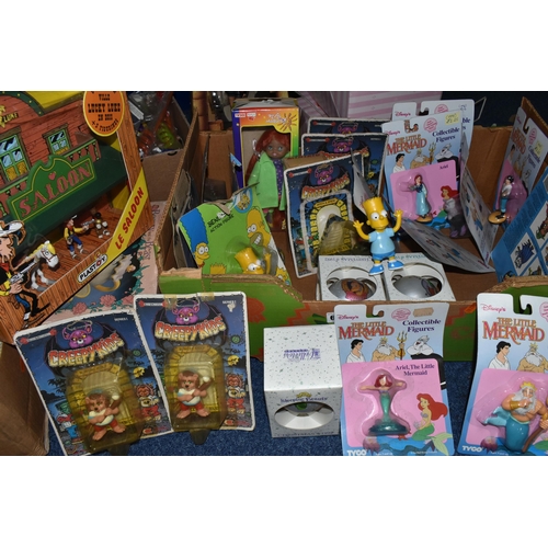 606 - A QUANTITY OF ASSORTED BOXED AND UNBOXED PLASTIC FIGURES AND COLLECTIBLES, mainly Walt Disney relate... 