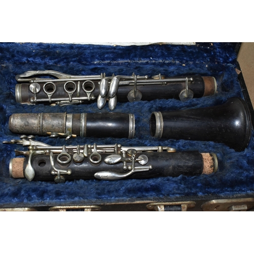 608 - TWO CASED WOODWIND INSTRUMENTS: AN OBOE BY F. LORÉE OF PARIS, AND A CLARINET, the oboe stamped 'F. L... 