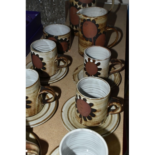 609 - A FIFTEEN PIECE STUDIO POTTERY COFFEE SERVICE BY BRIGLIN POTTERY, with flower design, comprising a c... 