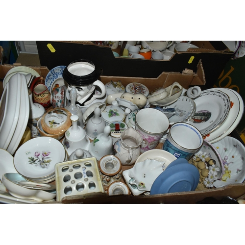 621 - SEVEN BOXES OF ASSORTED CERAMICS ETC to include Hornsea, Prinknash, Tremar, Dave Wallbridge, Royal W... 